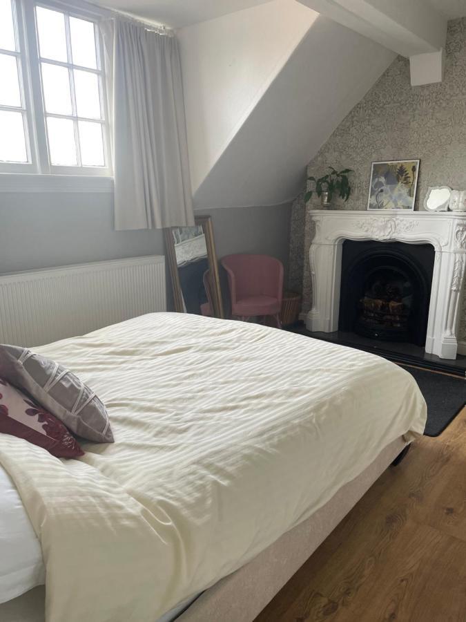 Bournville House & Cafe Birmingham Bagian luar foto